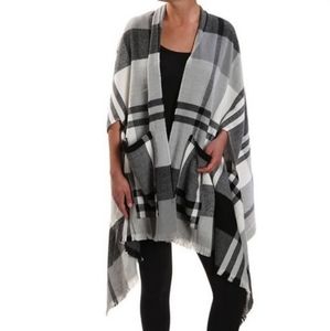 3/$20🎉 DSW plaid cape scarf